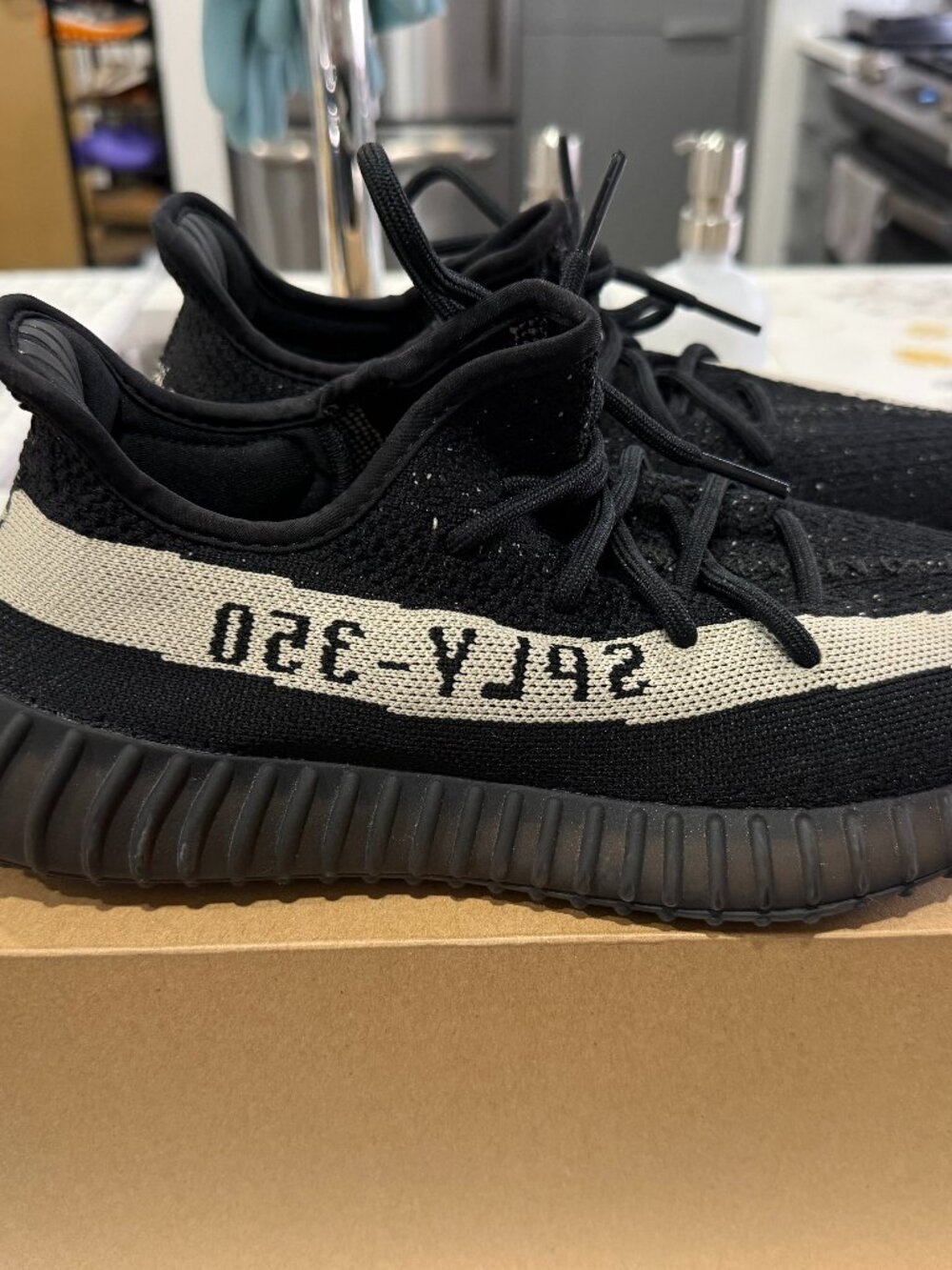 Adidas Yeezy Boost v2 Oreo Men Size 10